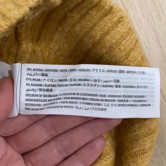 Abercrombie and Fitch yellow knit turtleneck knit sweater  💛 - Picture 3 of 4